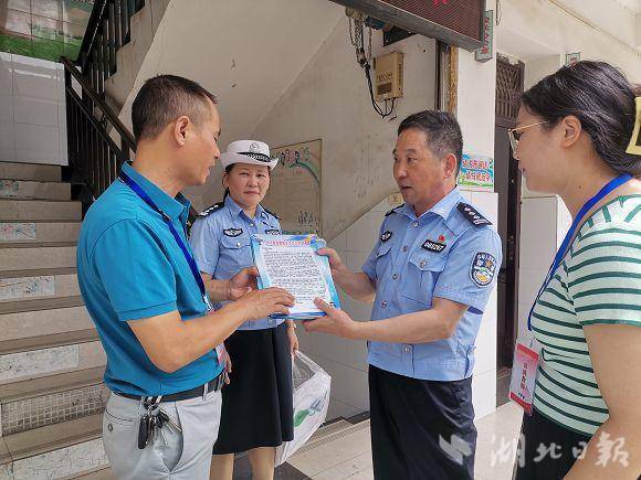 广水交警开展秋季交通安全开学“第一课”，点亮平安“新学期”