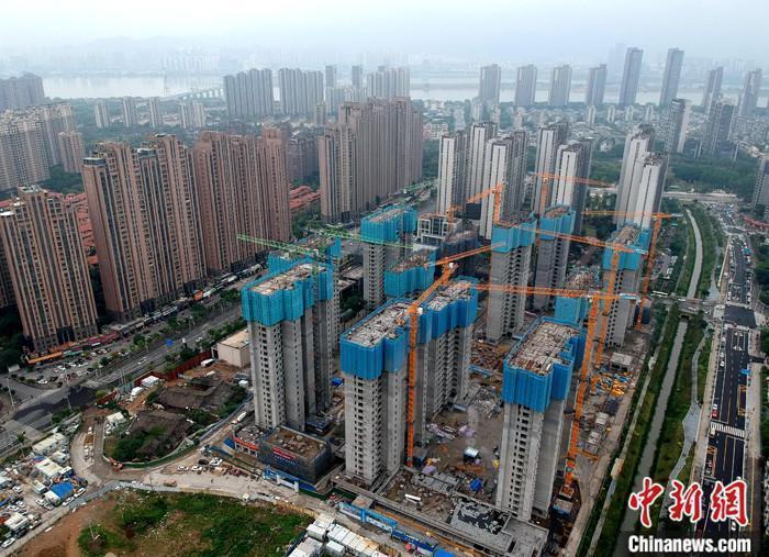 资料图：正在建设的住宅区。(无人机拍摄)中新社记者 吕明 摄