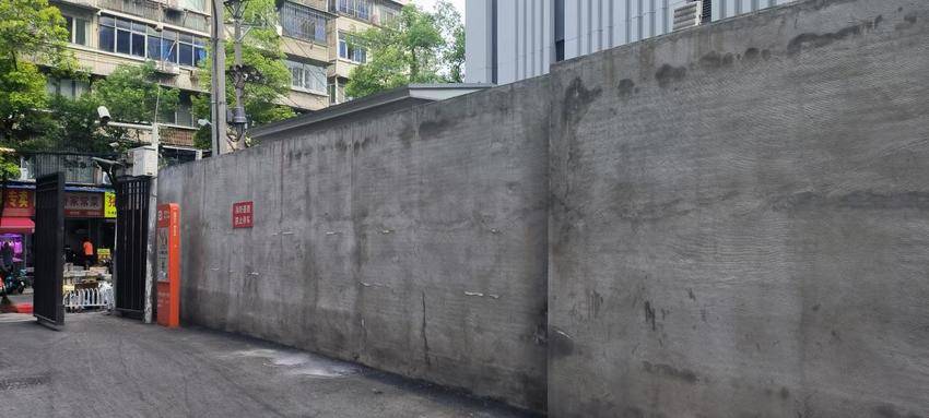 艺术邂逅社区，旧墙披上“新衣裳”.docx