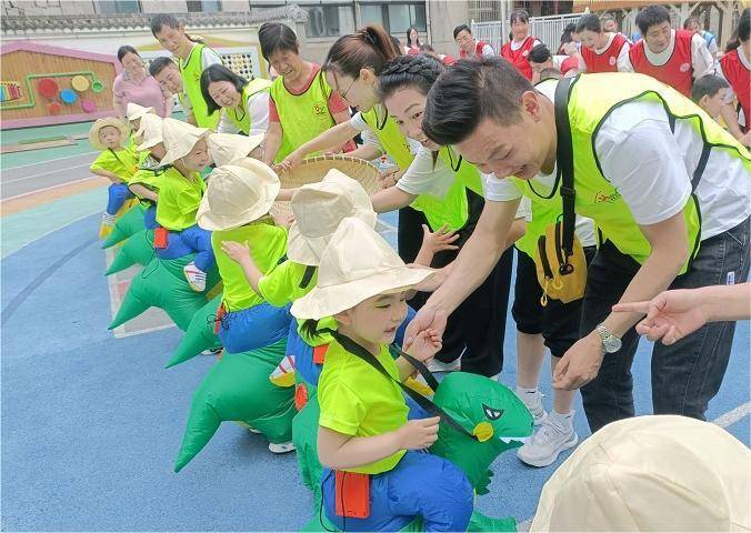 童心飞扬欢庆六一 幸福童年绽放初夏.docx