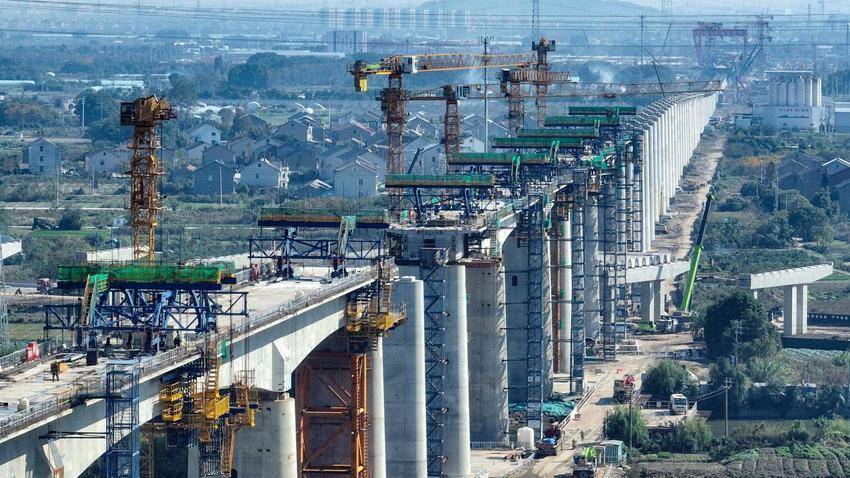 【交通强国】中交二航局通苏嘉甬高铁慈溪特大桥上演高空“双合龙”.docx