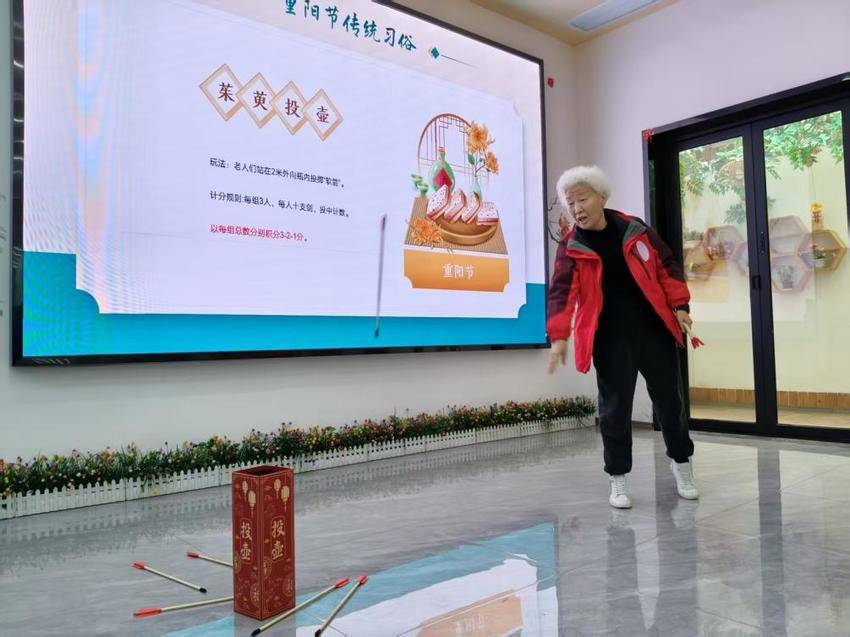 重阳享童趣邻里伴安康  老少同乐共庆佳节.docx