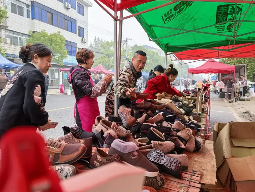 =马家寨乡“逢十集市”火热开场，点燃乡村振兴新引擎.docx