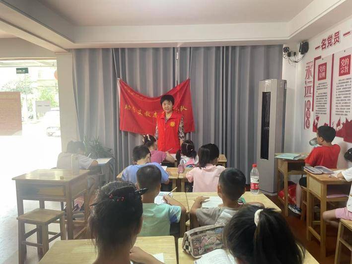 丹心育桃李 卅载谱华章（张小燕）.docx