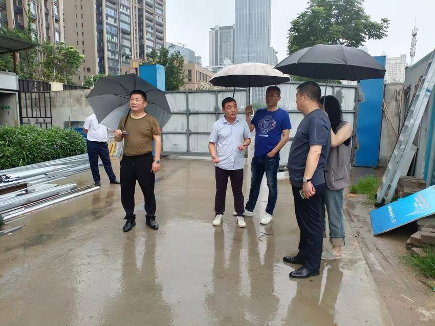 破解小区出行难  畅通道路民心畅.docx.docx