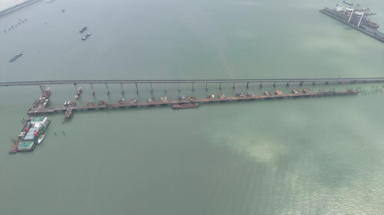 【特别策划】江底淤泥里“捞石”.docx