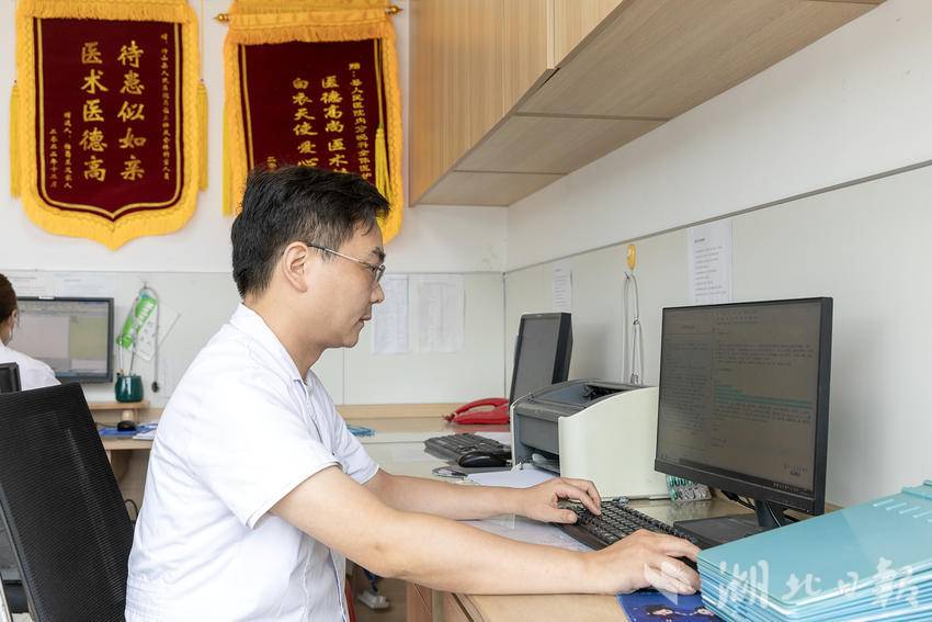 李全每天都会综合病人的病情评估，及时调整对症治疗医嘱。