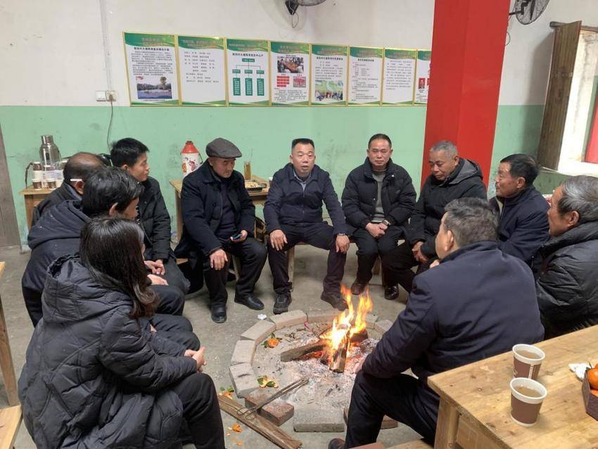 王英镇：围炉谋发展 聚议谈振兴(2).docx
