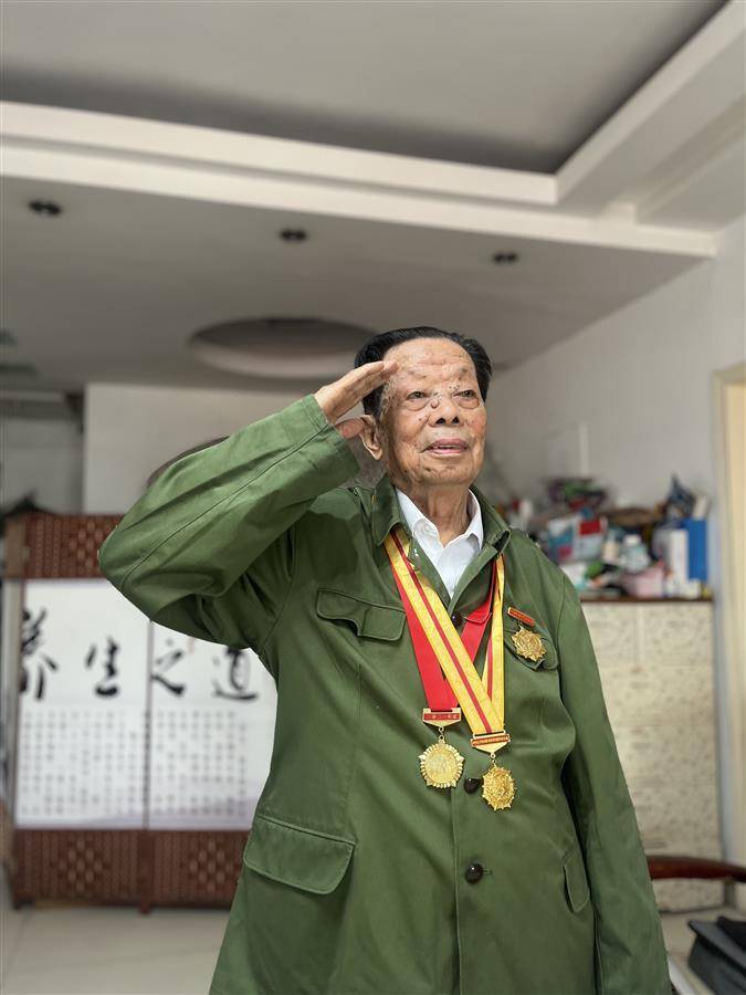 武汉抗战老兵雷用香。