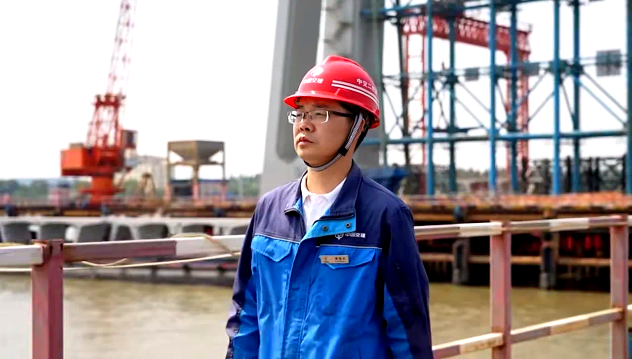 【特别策划】黄修平：大桥上“行走的百科全书”.docx