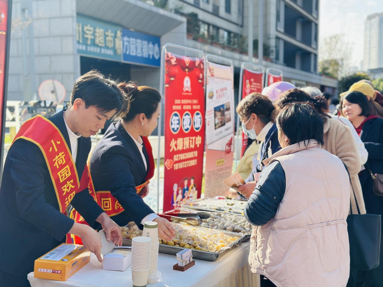 一碗肉圆子、一张全家福、一次家门口义诊，社区凝聚多元力量办实事.docx