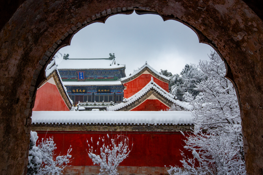 云赏武当冬韵！主题摄影展呈现仙山冰雪与文旅新貌.docx