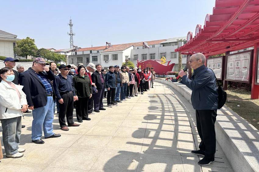 万人社区活动简报(1).docx