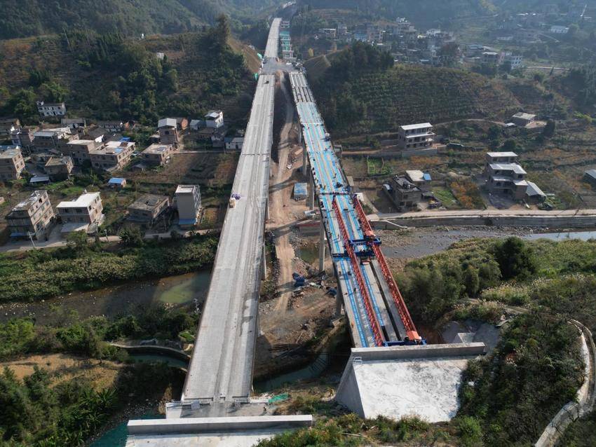 【交通强国】桂钟高速7标项目首座桥梁架设顺利完成.docx