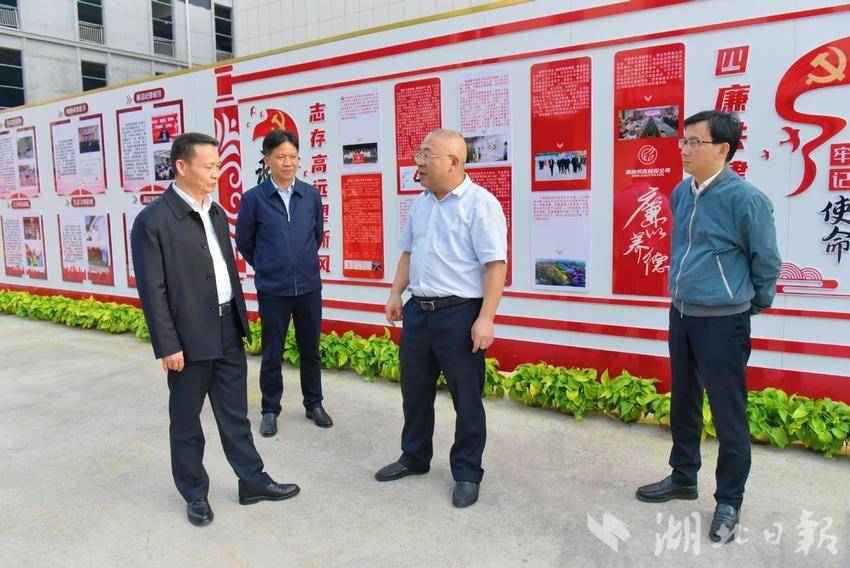 查看孵化器建设项目拟选址现场