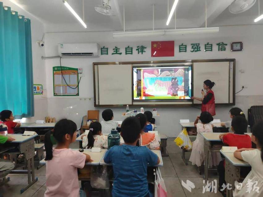 暑假学堂”爱心托管班“-光合育苗：呵护每颗“好奇心”种子，生命之光在行动.docx