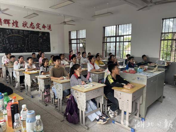 2025年秋畈雄小学教联体“课内比教学”赛课活动简报(1).docx