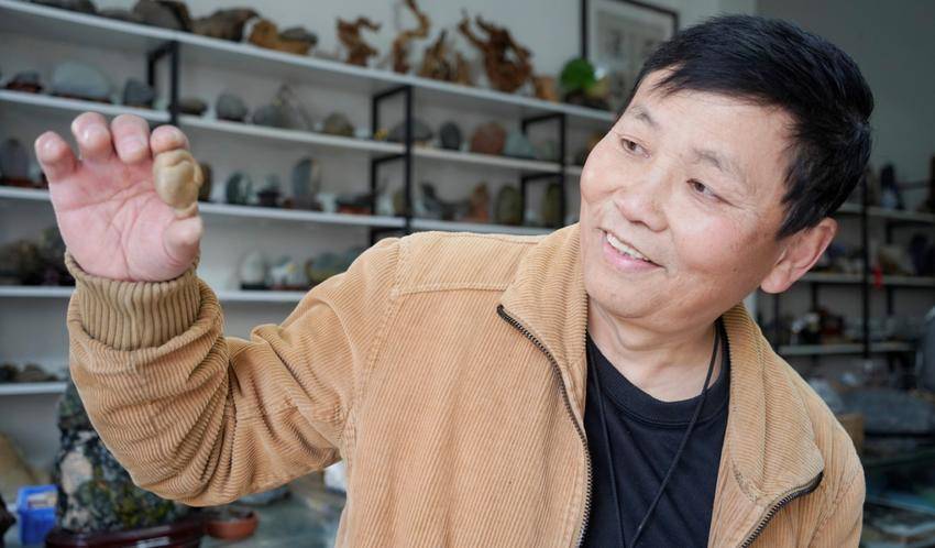 小石头大世界——天门“石痴”张亦武的别样人生.docx