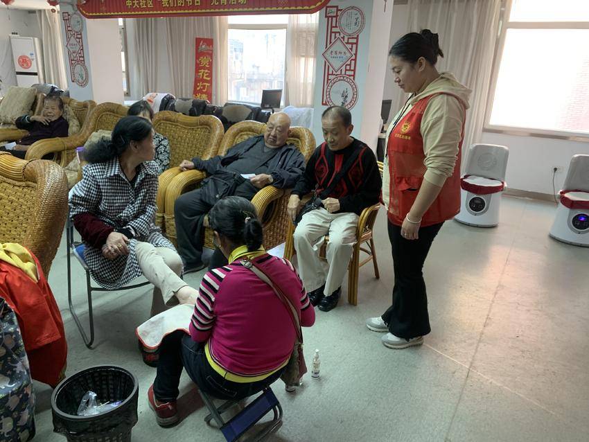 2024.11.14满春街道中大社区：传递健康  爱心修脚.doc