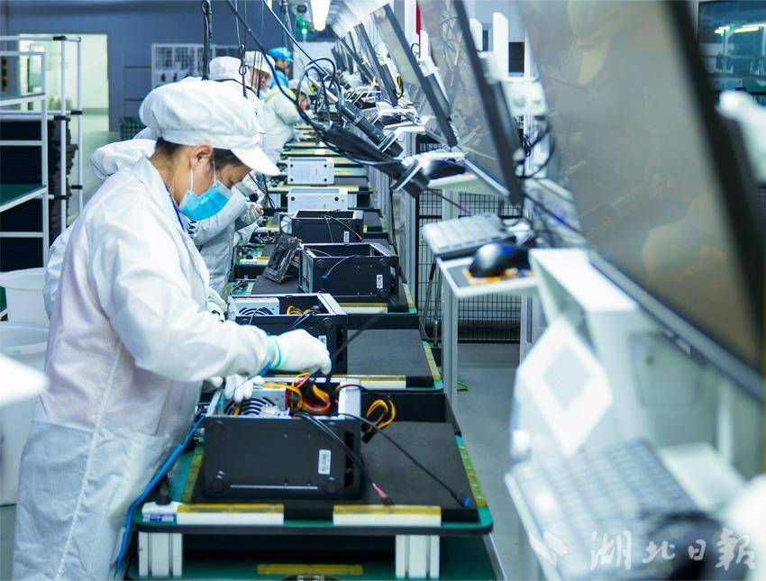 今年春节期间，受国补政策和新品系列显卡上市的双重影响，攀升科技电脑销售呈现强劲增势，特别是高端电脑品类成为市场新宠。（攀升电脑供图）
