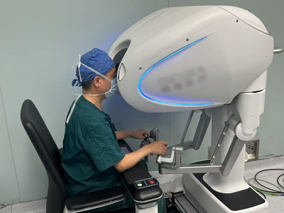 精准“智”疗——潜江市中心医院成功开展首例机器人辅助下右上肺癌根治术（修改后）.docx