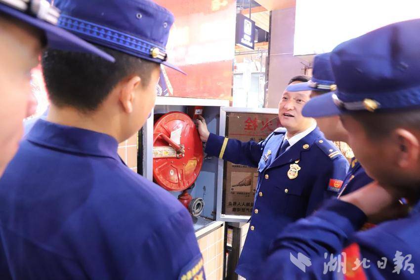 嘉鱼消防救援大队：探索“防消联勤”新模式 推进检查工作实效.docx