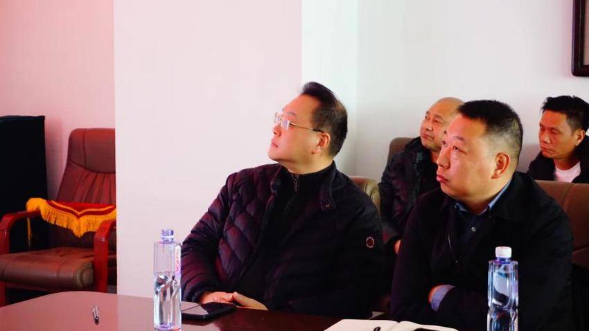 2023.11.28江汉区满春街道：人大代表进市场 同心企业汇思享.docx
