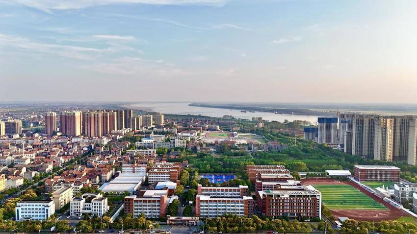 江陵县职教中心谱写“十五五”规划引领未来五年高质发展(1).docx