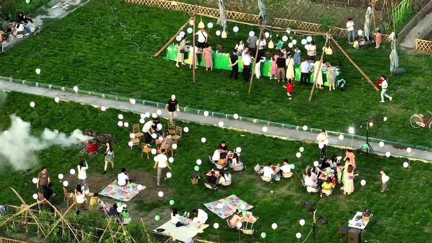 信息 老河口 激活“一轴三联”红引擎，缔造绿岛王府洲.docx