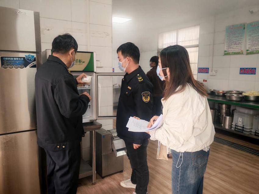 城南幼儿园九资河园区迎接2025年春季全县学校食品安全专项检查.docx