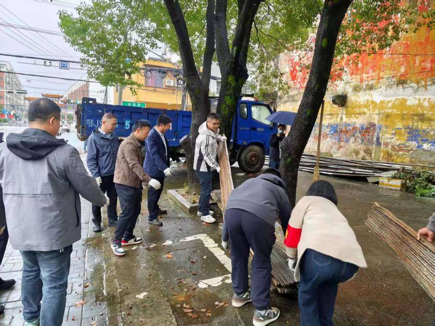 红安县永佳河镇启动镇容镇貌集中攻坚“周五行动”.doc