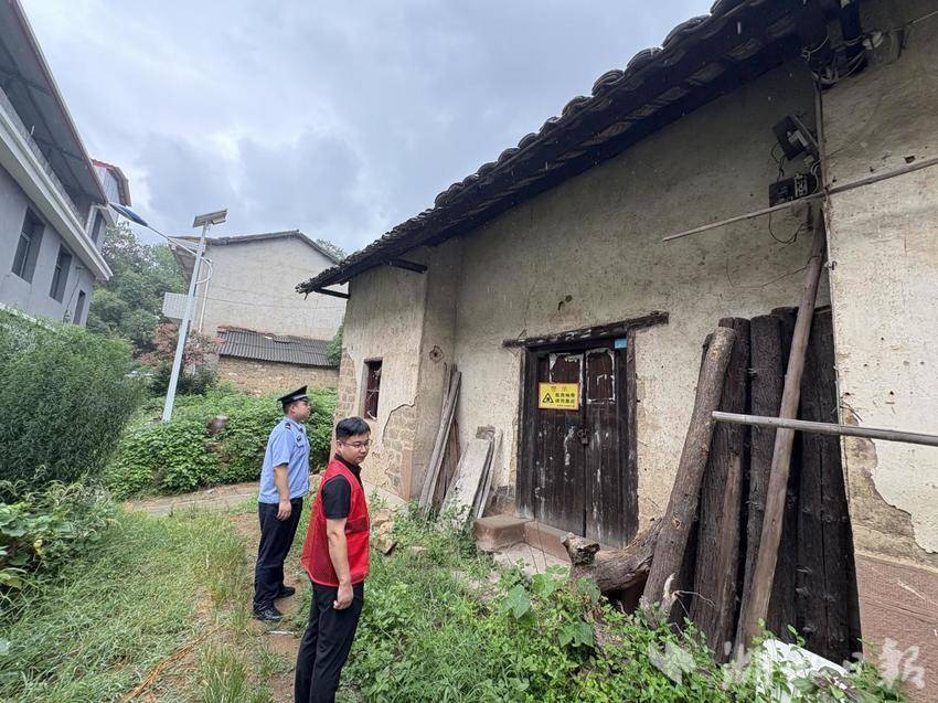 闻“汛”而动护民安 沙窝派出所联合胡桥村筑牢雨季安全屏障.docx