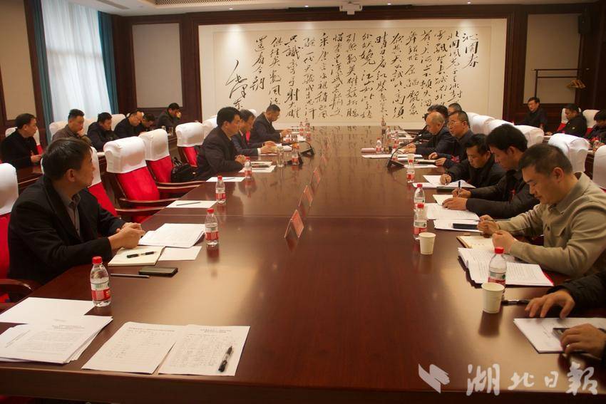 胡金云等县领导继续参加县政协委员分组讨论(1).doc