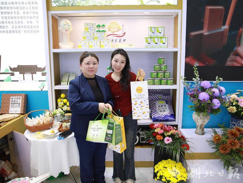 麻城菊花展品颇受青睐。