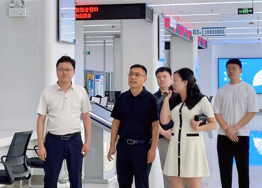 刘伟莅临区政数局调研指导工作.docx