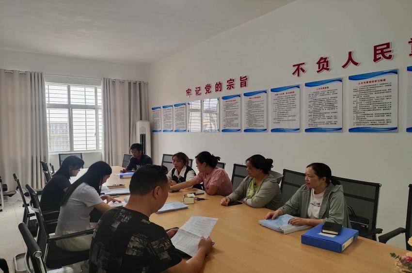 欧庙镇柳林联络站组织开展9月份的接待日活动.docx