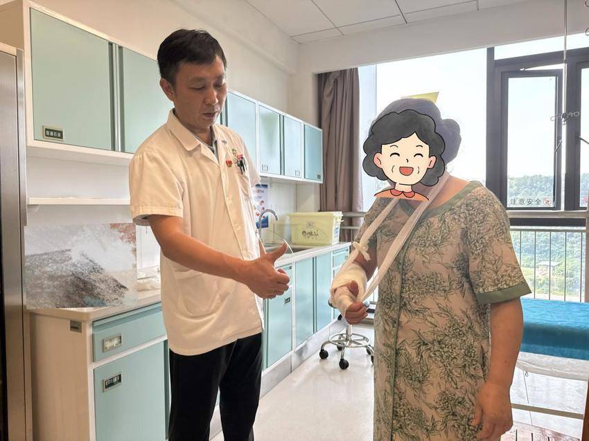 65岁老人桡骨远端骨折，中医“何氏正骨”1分.docx