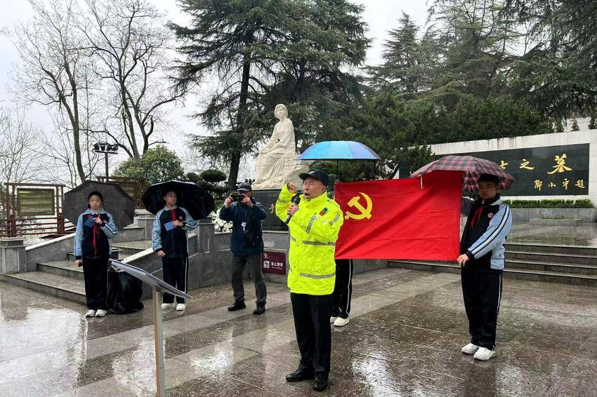 20250328警校共铸忠诚信仰 赓续红色血脉 江岸公安护航警予中学清明祭扫活动.docx