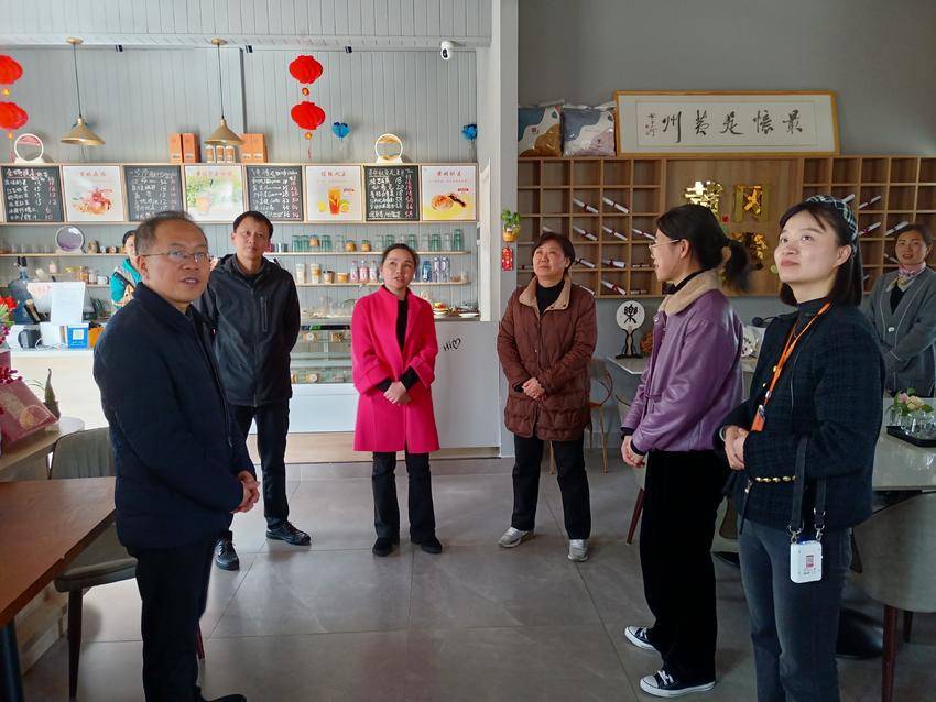 服务一座城，温暖一群人--黄州区总工会开展工会驿站调研活动.doc