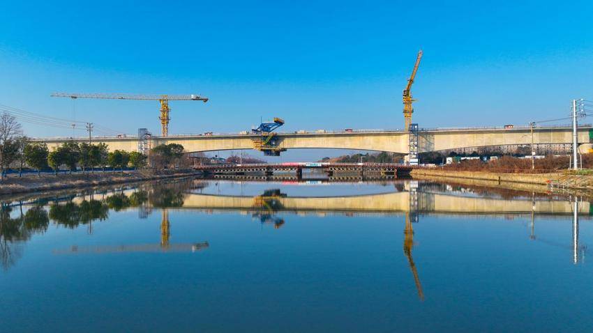 【交通强国】通苏嘉甬高铁慈溪特大桥跨八塘江连续梁精准合龙.docx