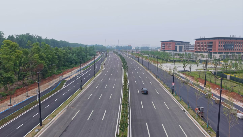 武汉经开区左岸大道直线段全线贯通，中交城投助力“一轴多廊”交通网成型.docx