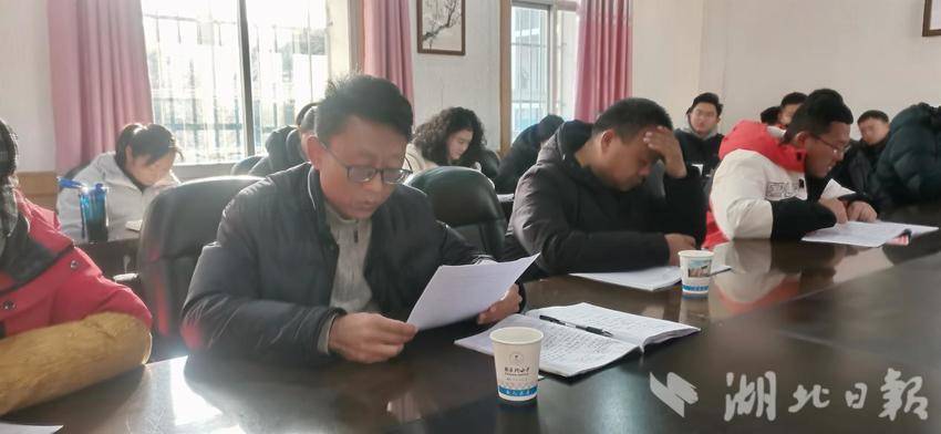 全市中小学体育名师工作室及城区体育中心教研组活动新闻12.18.docx