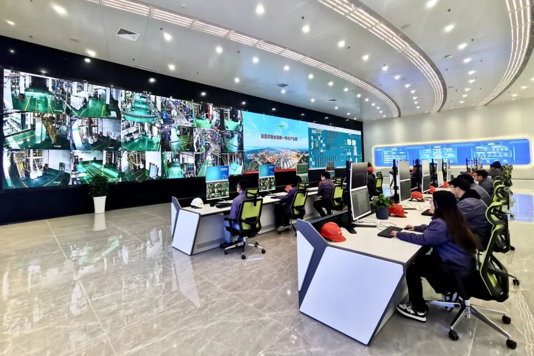 宜昌邦普全链条一体化产业园智控中心。 三峡日报通讯员 杜小梦 摄.jpg