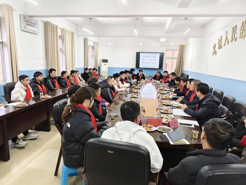 丹江口市举办“水都学子看家乡”迎新春茶话会.docx