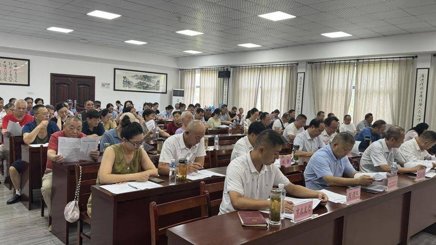 孝南区广场街道大院社区召开全国文明城市创建动员大会.docx