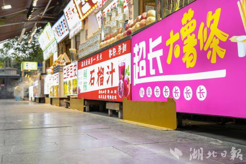 11.14党建引领“巷”心力多元共治焕新生武昌区户部巷“1245治理体系”让百年老街焕发新生(1).docx