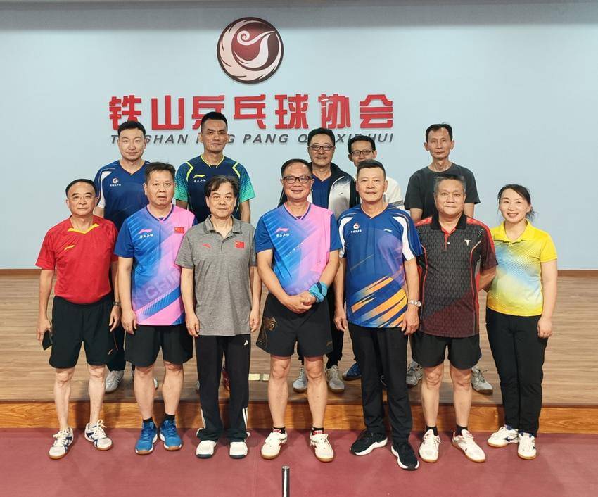 黄石市乒协会长胡敏一行到省乒校和开铁区乒协交流互动.docx