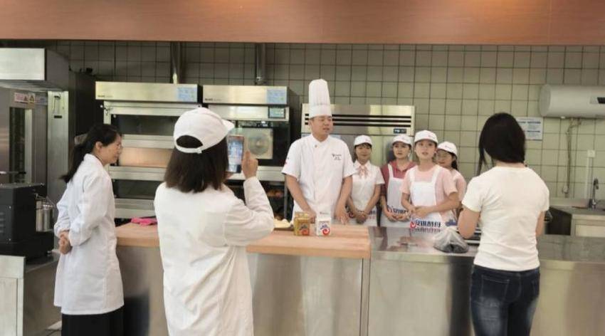 竞赛成果筑基，校企实践破局！三峡大学科技学院英语教学开启产教融合新章 (2).docx