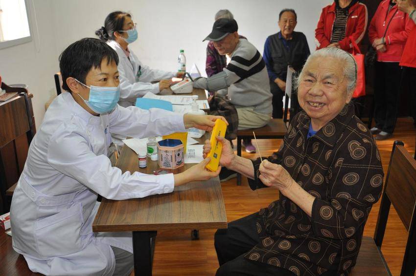 家庭医生常驻社区 社区服务更添动力.docx