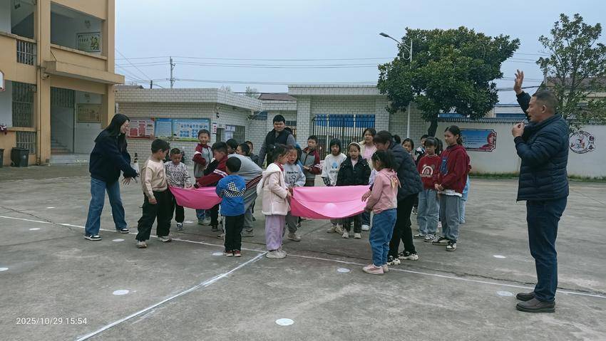 趣味运动促成长，乡村校园焕活力——倒座中心小学开展趣味日活动